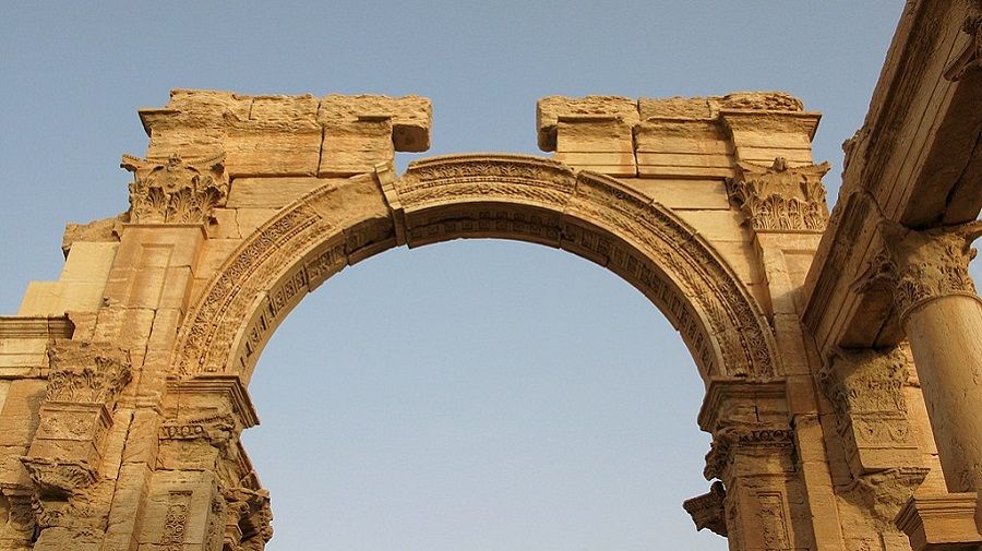 Петербургские специалисты начали восстанавливать Триумфальную арку Пальмиры